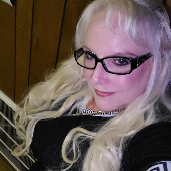 Meet your Posher, Ronda - Picture 1 of 1